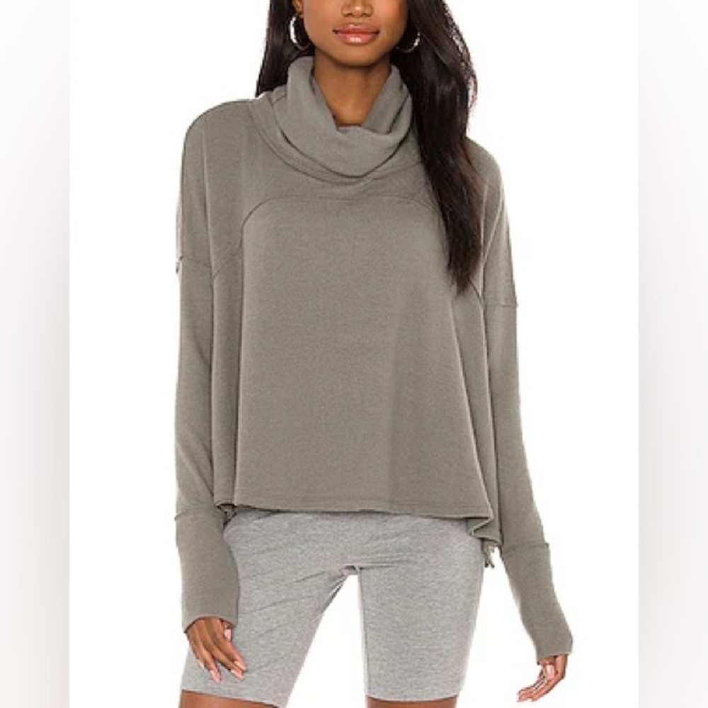 New! Free People free-est cozy time Gray cropped back Sweatshirt 2414